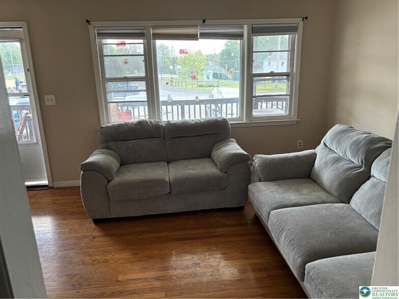 More Photos Of 435 W Main St, Pen Argyl Apartments For Sale