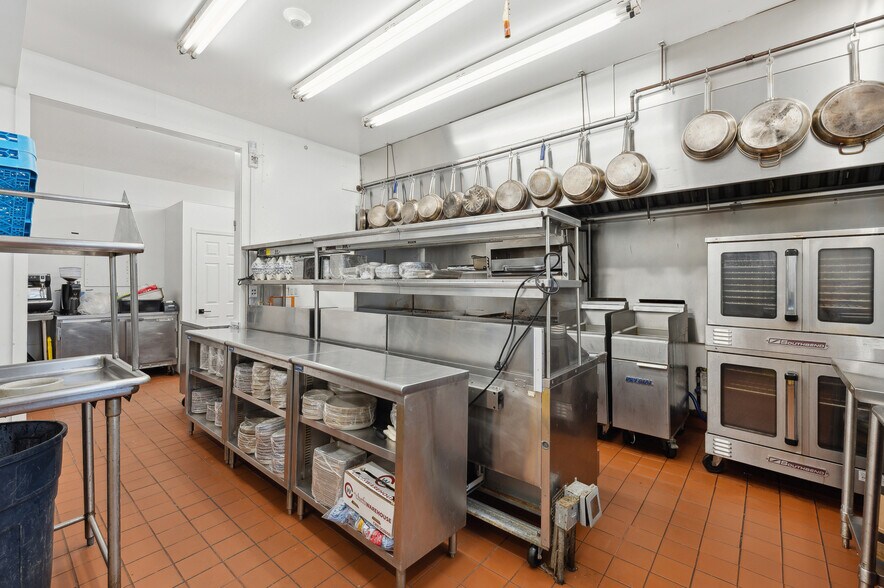 More Photos Of 32 Lighthouse Rd, Hampton Bays Hotel For Sale