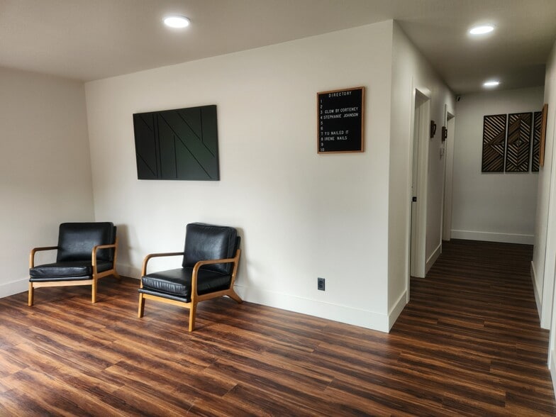More Photos Of 2115 McDonald, McMinnville Storefront Retail Office For Lease