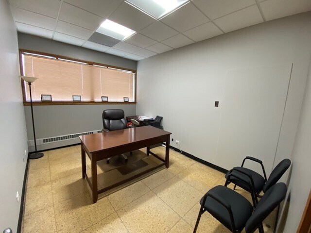 More Photos Of 9100 W Plainfield Rd, Brookfield Warehouse For Lease