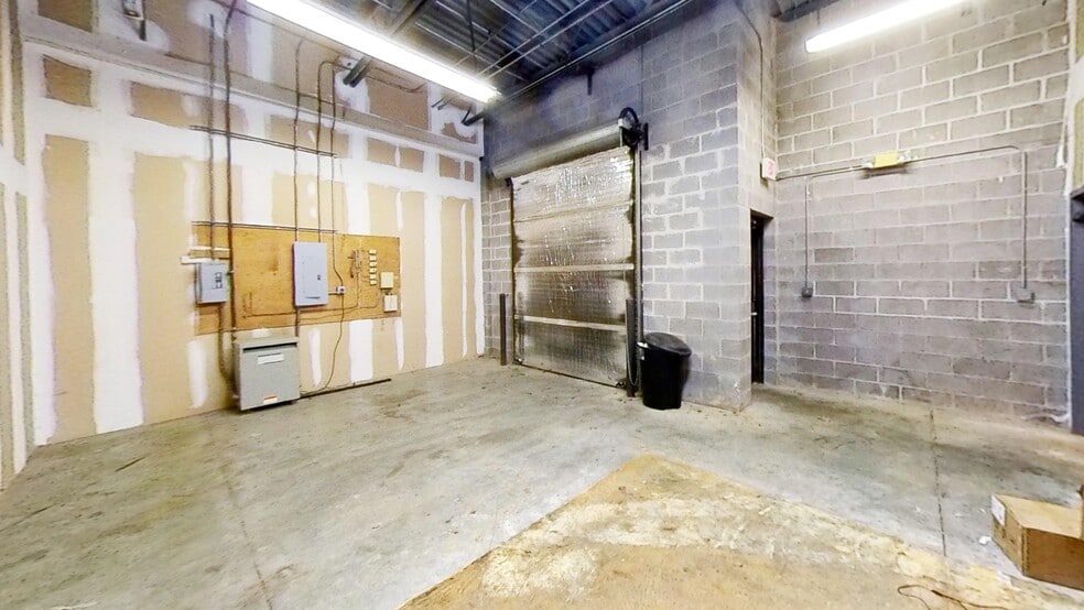 More Photos Of 3201 Atlanta Industrial Pky NW, Atlanta Light Distribution For Lease
