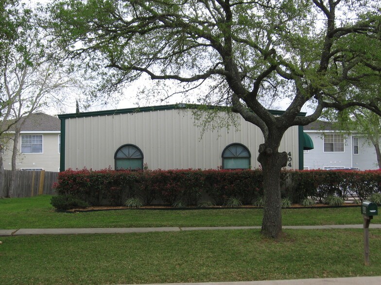 More Photos Of 404 Newport Blvd, League City Office For Lease