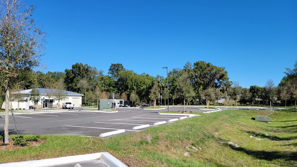 More Photos Of 425 S Woodland Blvd, Deland Office For Lease