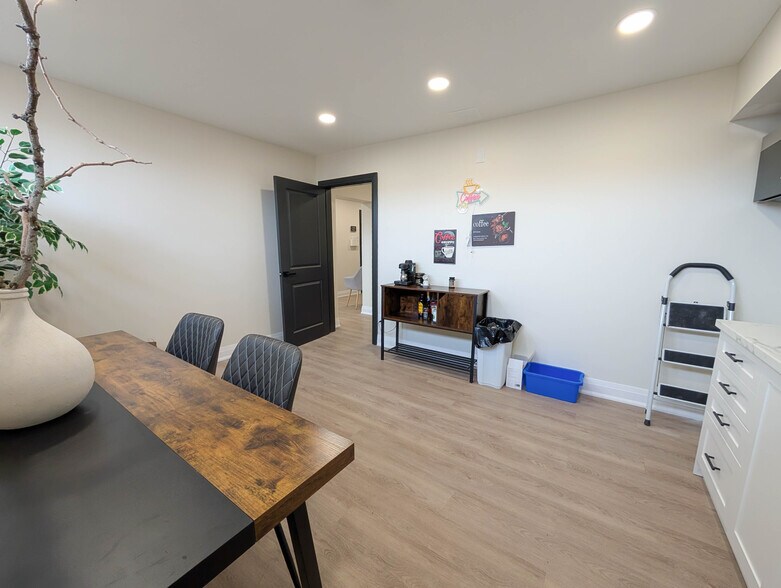 More Photos Of 172-174 Eastchester Ave, St Catharines Medical For Lease