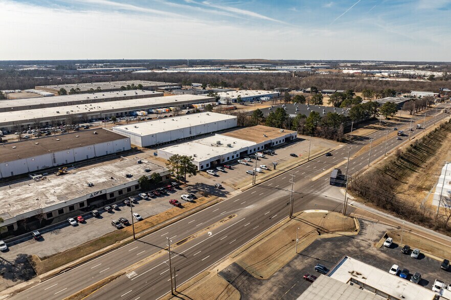 More Photos Of 5639-5653 E Shelby Dr, Memphis Distribution For Lease