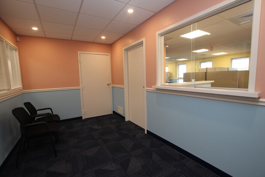 More Photos Of 60 Westwood Ave, Waterbury Office For Sale