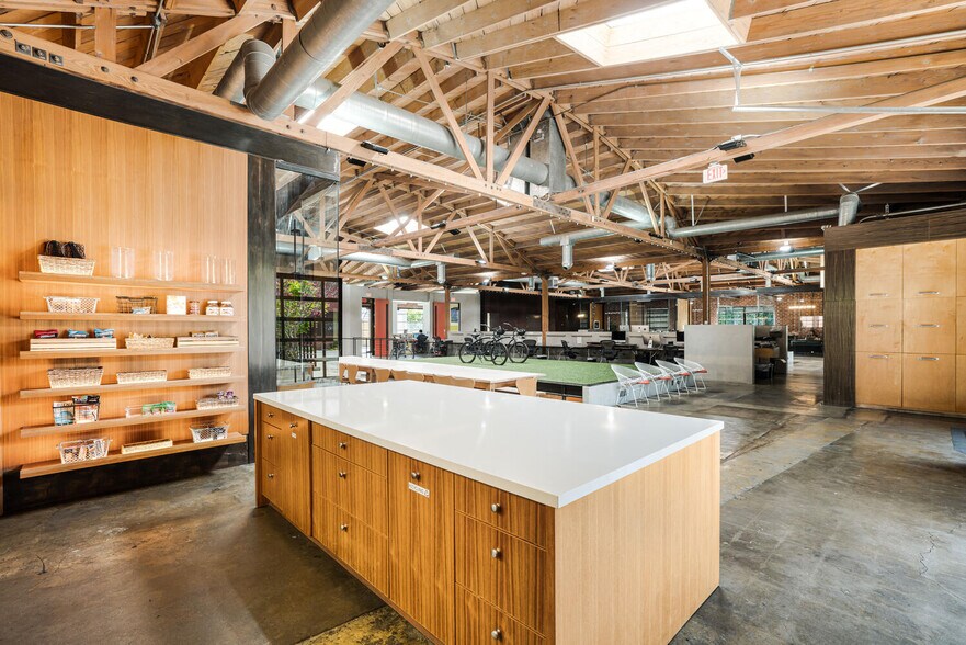 More Photos Of 2210 Broadway, Santa Monica Loft Creative Space For Lease