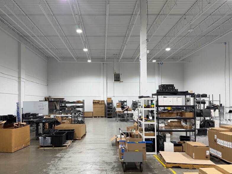 More Photos Of 11000 Lakeview Ave, Lenexa Light Distribution For Sale