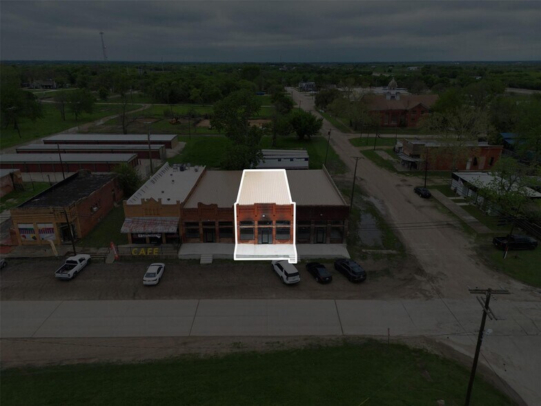 More Photos Of 118 Dallas St, Rice General Retail For Lease