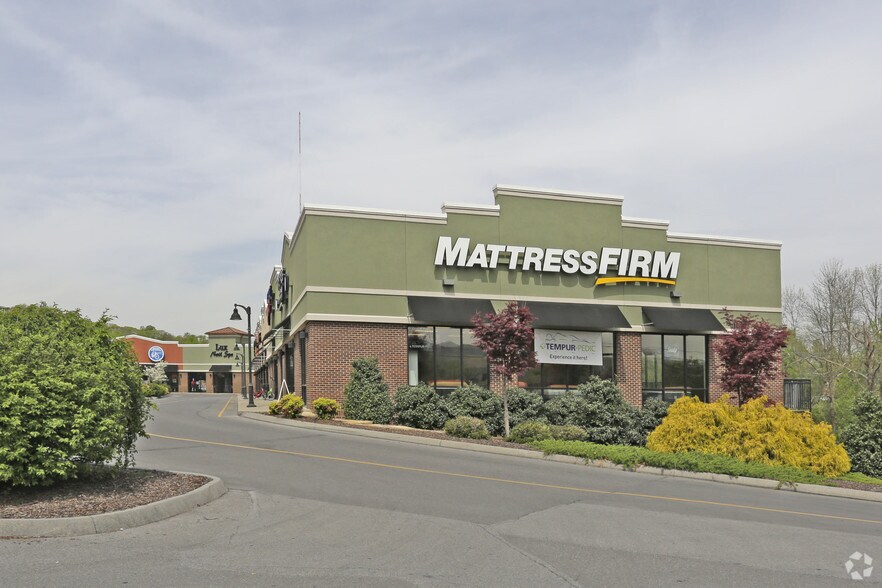 More Photos Of 1880 N Eastman Rd, Kingsport Storefront For Lease