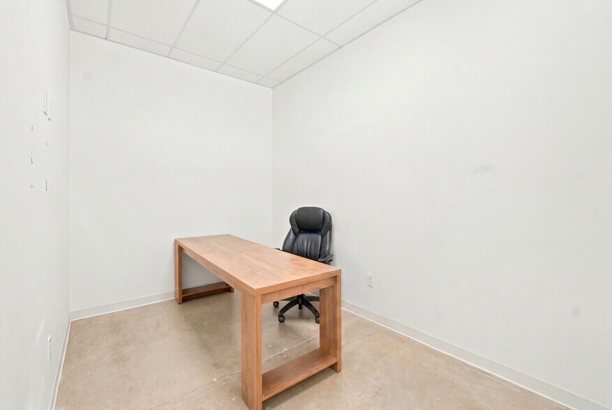 More Photos Of 8610 Potranco Rd, San Antonio Storefront Retail Office For Lease