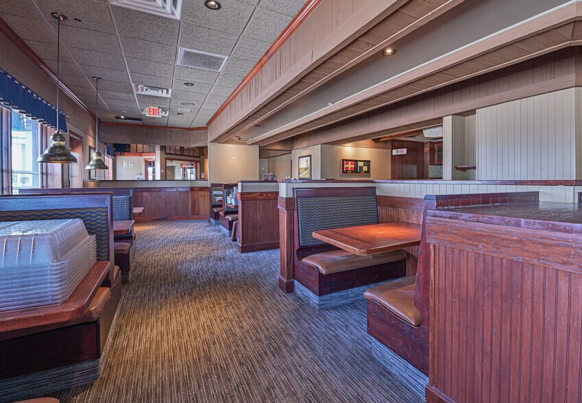 More Photos Of 2675 32nd Ave S, Grand Forks Restaurant For Sale