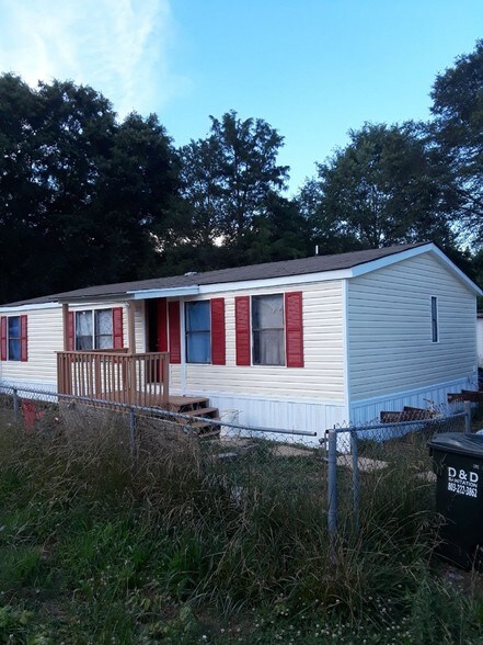 Primary Photo Of 1402 Burrell Rd, Clover Manufactured Housing Mobile Home Park For Sale