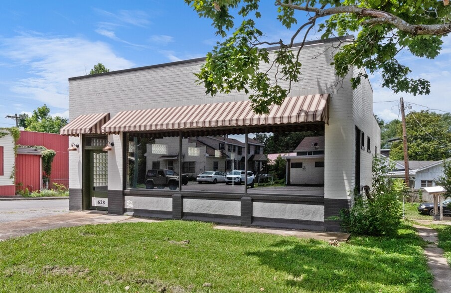 More Photos Of 628 Cumberland Dr, Clarksville Freestanding For Lease