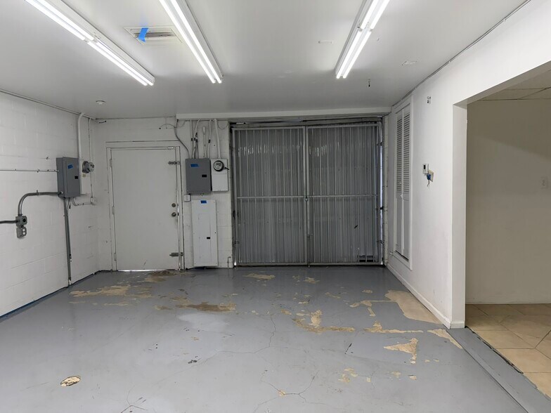 More Photos Of 1104 W Magnolia Blvd, Burbank Storefront For Sale