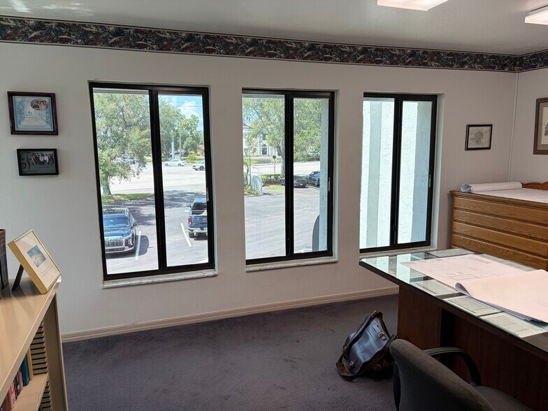 More Photos Of 1940-1964 E Edgewood Dr, Lakeland Office For Sale