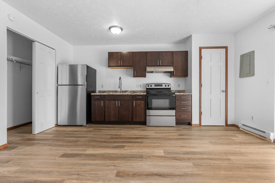 More Photos Of 652 Northgate Cir, Rochester Multifamily For Sale