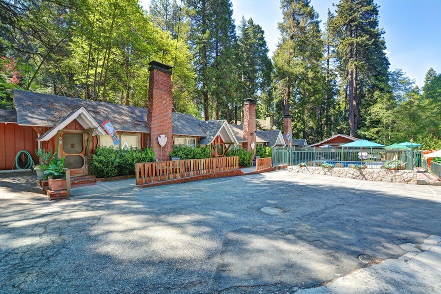 More Photos Of 27992 Rainbow Dr, Lake Arrowhead Hotel For Sale
