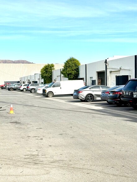 More Photos Of 20371 Prairie St, Chatsworth Manufacturing For Lease