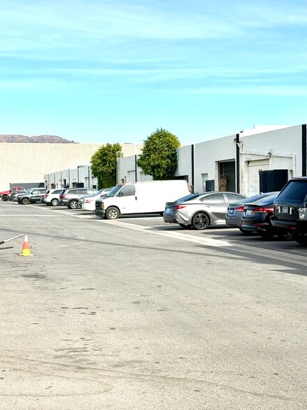 More Photos Of 20371 Prairie St, Chatsworth Manufacturing For Lease