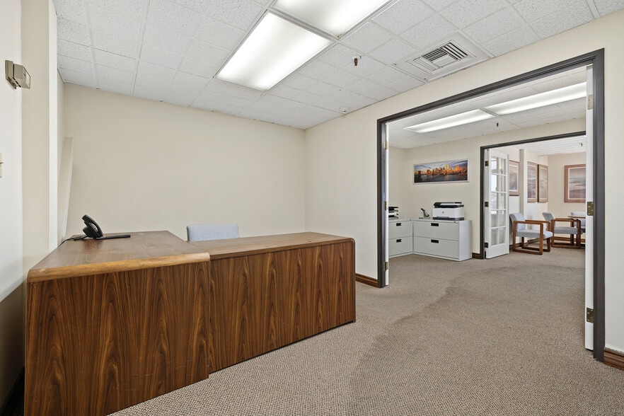 More Photos Of 1001 B Ave, Coronado Medical For Sale