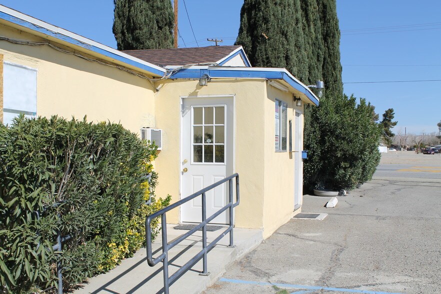 More Photos Of 2128 State Highway 58 Business Route E, Mojave Hotel For Sale