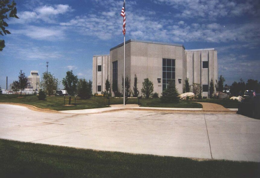 More Photos Of 3030 24th Ave S, Moorhead Light Manufacturing For Lease