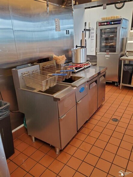 More Photos Of 102 Cabela Suite E, Dundee Specialty For Sale