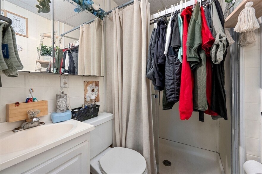 More Photos Of 37 School St, Hyannis Apartments For Sale