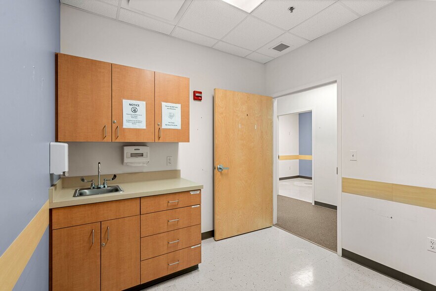 More Photos Of , Lawrence Office For Sale