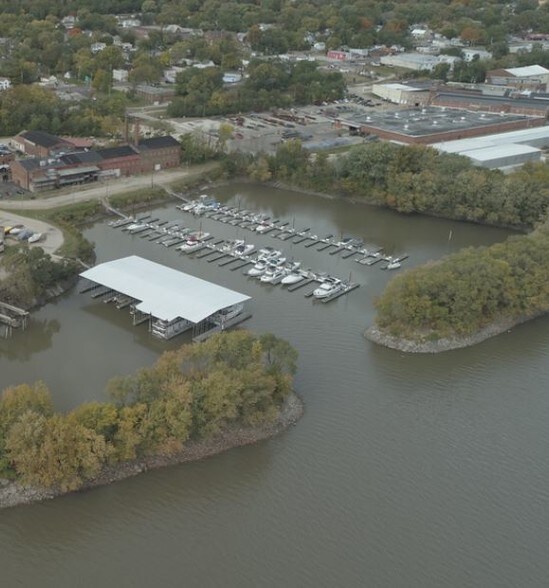 More Photos Of 99 Alexander Ave, Peoria Marina For Sale