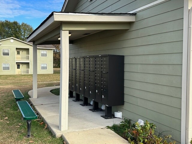 More Photos Of 506 Pecan Dr, Bolivar Apartments For Sale