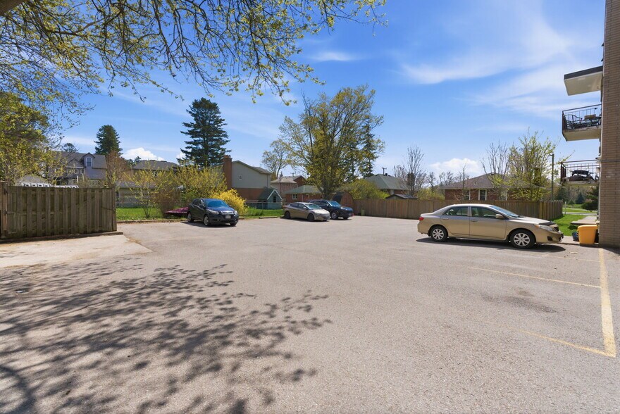 More Photos Of 102 Front St E, Whitby Apartments For Sale