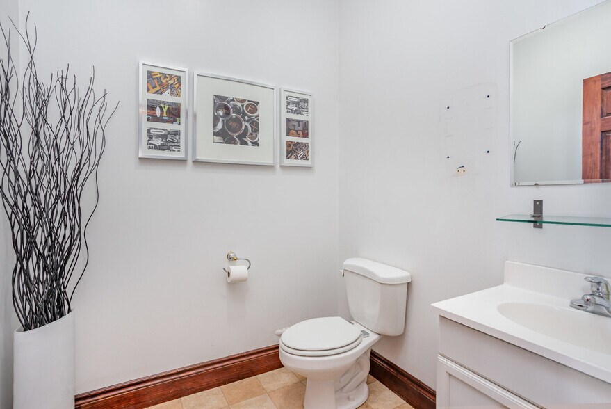 More Photos Of 311-321 Center Ave, Bay City Apartments For Sale