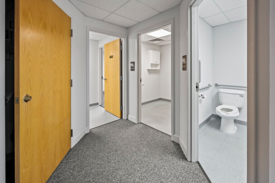 More Photos Of 314 Chris Gaupp Dr, Galloway Medical For Lease