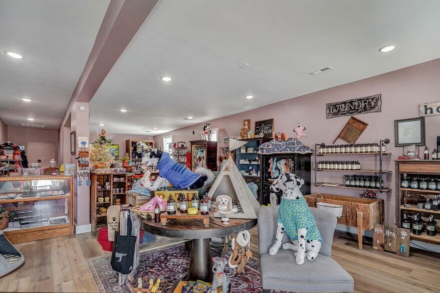 More Photos Of 108 E Mount Vernon St, Nixa Flex For Lease