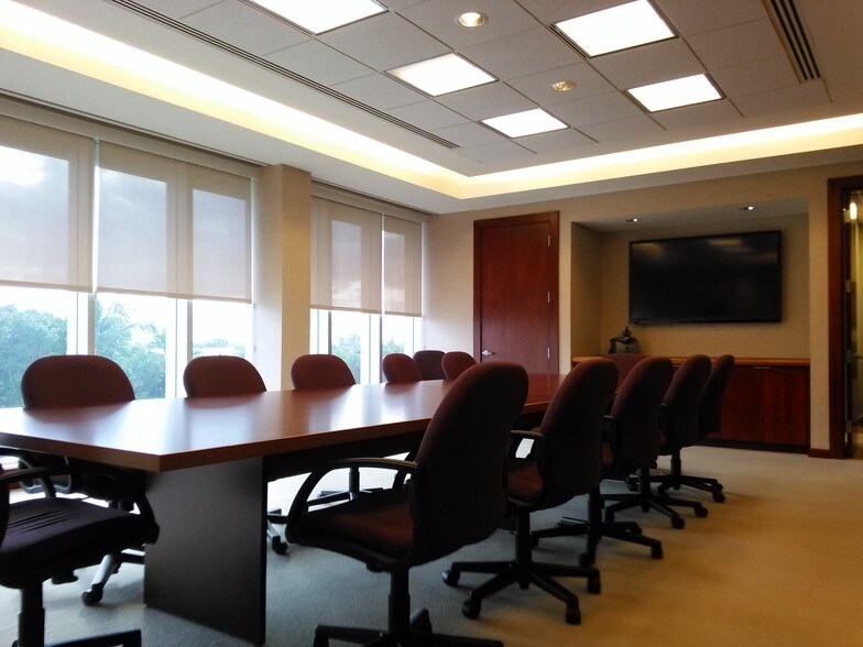 More Photos Of 3003 Tamiami Trl N, Naples Office For Lease