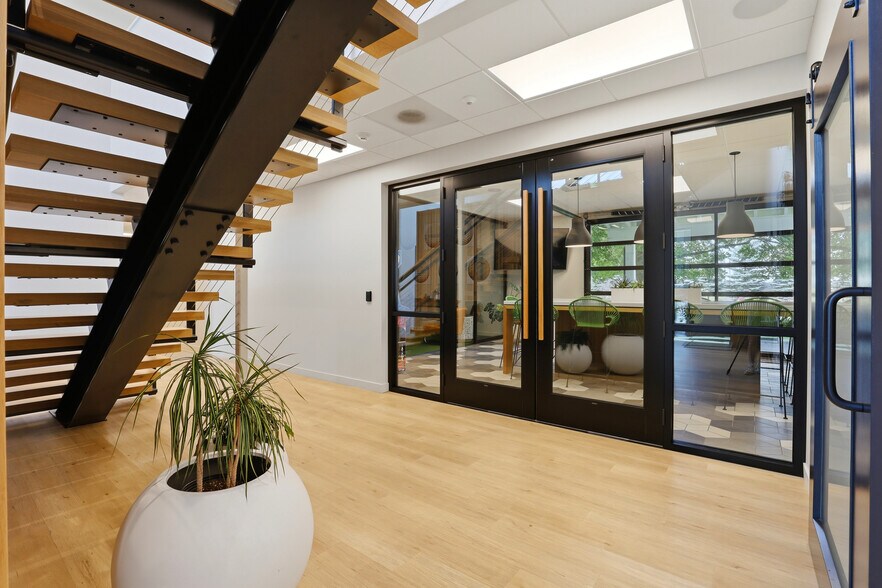 More Photos Of 9493 N Government Way, Hayden Office For Sale