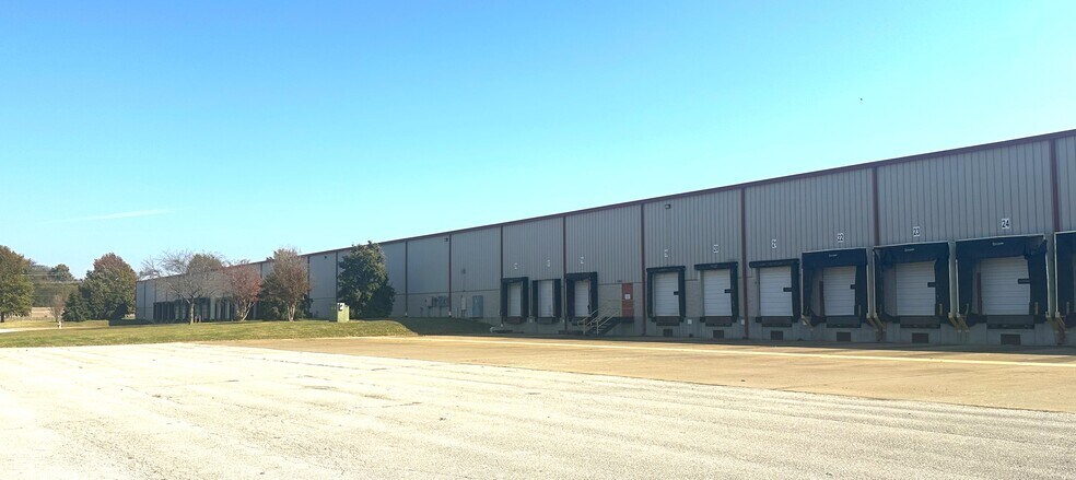 More Photos Of 81 Page Dr, Franklin Distribution For Lease