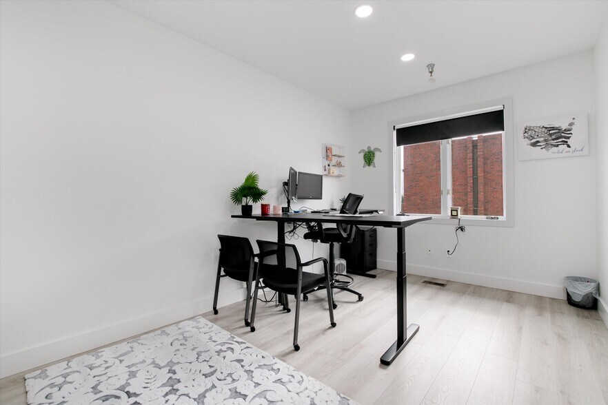 More Photos Of 42 Garden Ctr, Broomfield Office For Lease