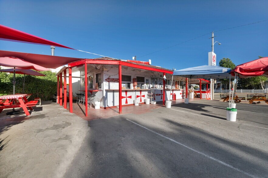 More Photos Of 198 Main St, Bridgeport Restaurant For Sale