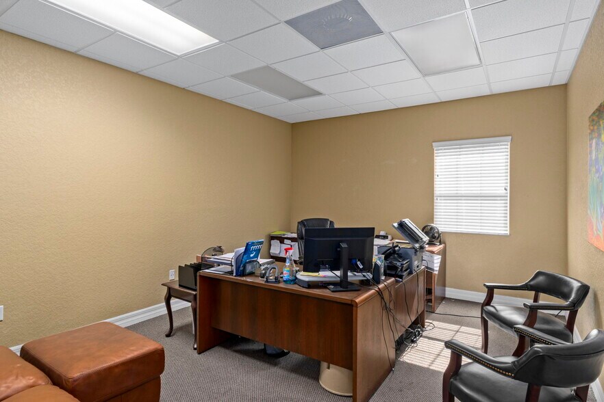 More Photos Of 8352 Forest Oaks Blvd, Spring Hill Office For Sale