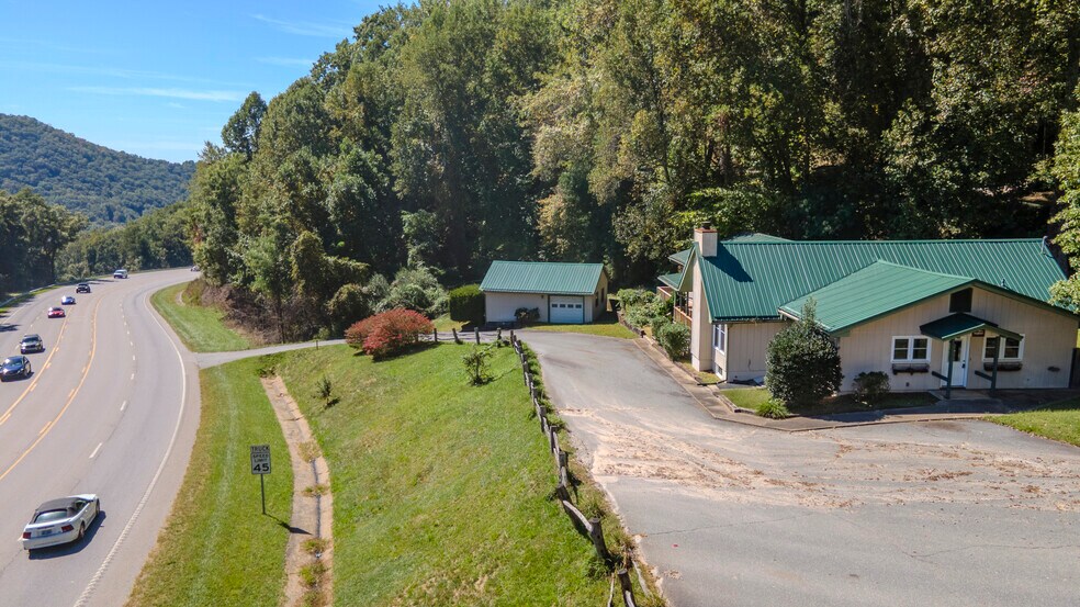 More Photos Of 8356 Sylva Rd, Franklin Office For Sale