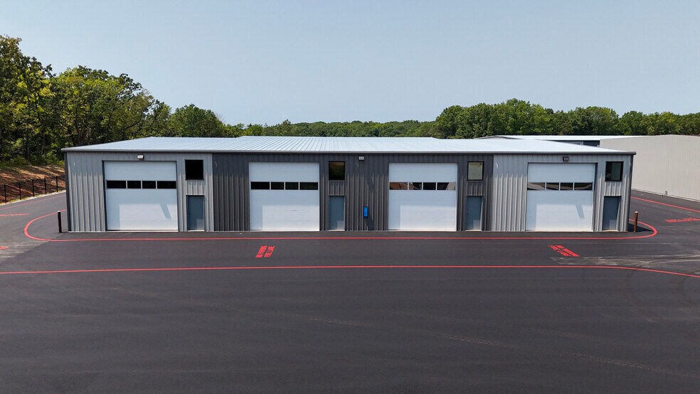 More Photos Of 25 Riverbluff Road, Ozark Self Storage For Lease