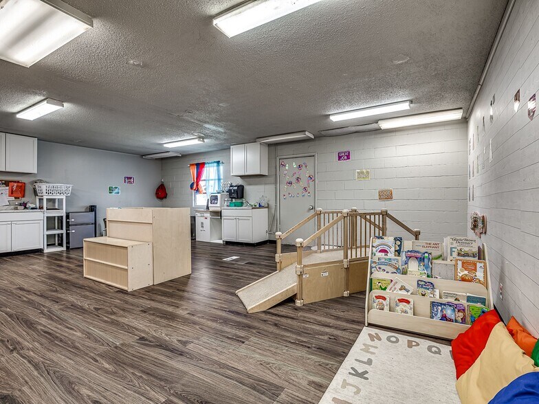 More Photos Of 3838 State St, Bartlesville General Retail For Sale