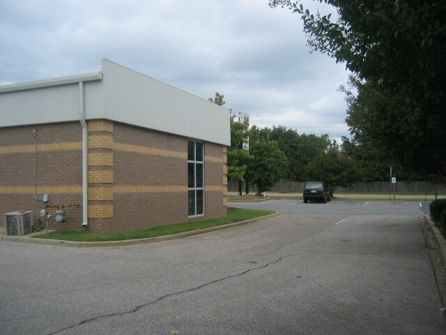 More Photos Of 6735 E Shelby Dr, Memphis Bank For Lease