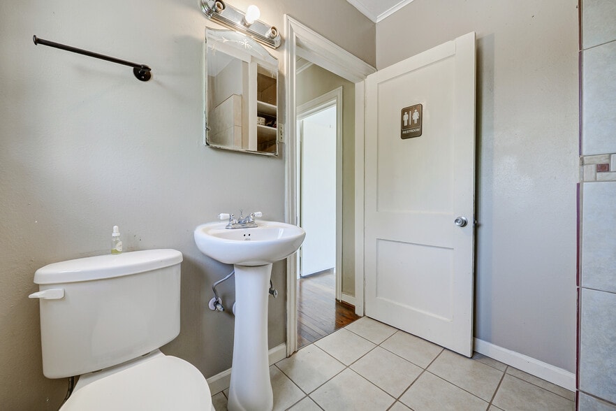 More Photos Of 2601 Prospect St, Houston Medical For Sale