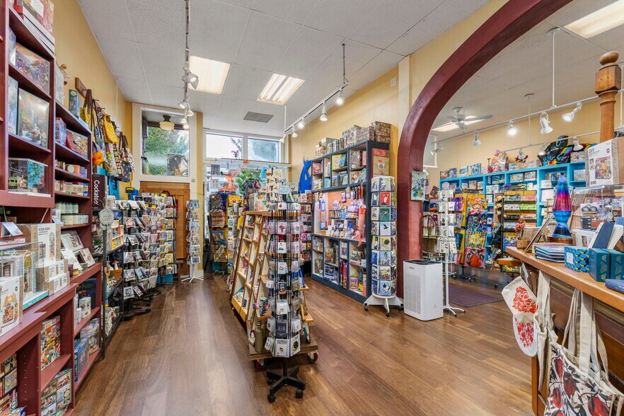 More Photos Of 936 Water St, Port Townsend Storefront Retail Residential For Sale