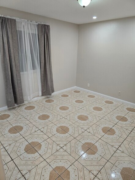 More Photos Of , Las Vegas Multifamily For Sale