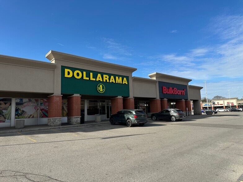 More Photos Of 14800 Yonge St, Aurora Unknown For Lease